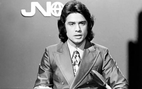 Sérgio Chapelin no Jornal Nacional, que começou a apresentar na década de 1970 na Globo - Reprodução/Globo