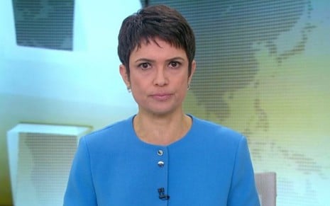 A apresentadora Sandra Annenberg na bancada do Jornal Hoje na sexta-feira (9) - Reprodução/Globo