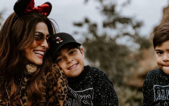 Juliana Paes com os filhos Antônio e Pedro no parque temático Animal Kingdom, na Disney World - REPRODUÇÃO/INSTAGRAM