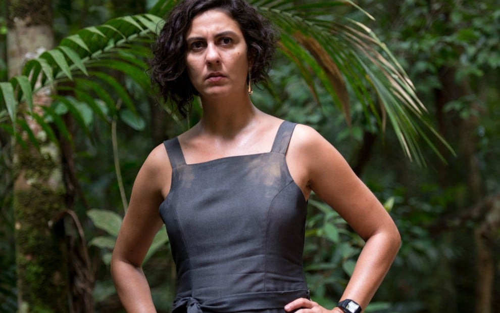 A atriz Clarissa Pinheiro caracterizada como a personagem Núbia da série Jungle Pilot, do Universal TV