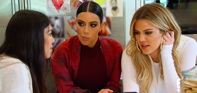 As irmãs Kourtney, Kim e Khloe no reality show Keep up with The Kardashians, do canal E! - Reprodução/E!