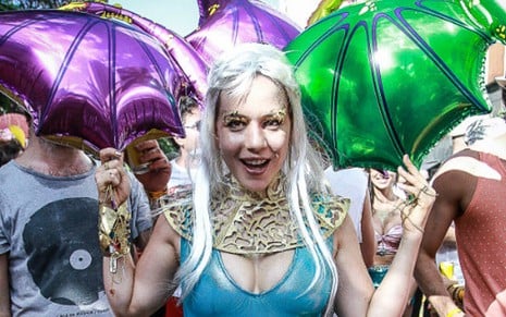 Fã de GoT, a atriz Leandra Leal se fantasiou de Daenerys Targaryen para pular Carnaval - Raphael Castello/Agnews