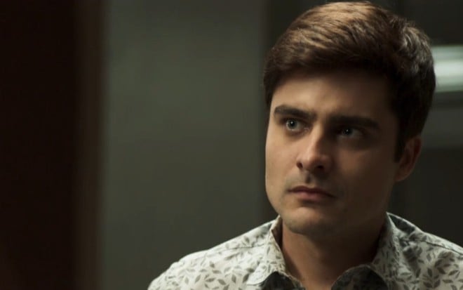 O ator Guilherme Leicam como o personagem Leandro em A Dona do Pedaço, novela das nove da Globo