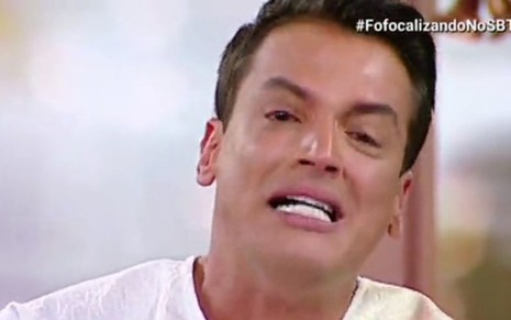 Leo Dias chorou no Fofocalizando ao falar sobre seu tratamento contra o vício em cocaína