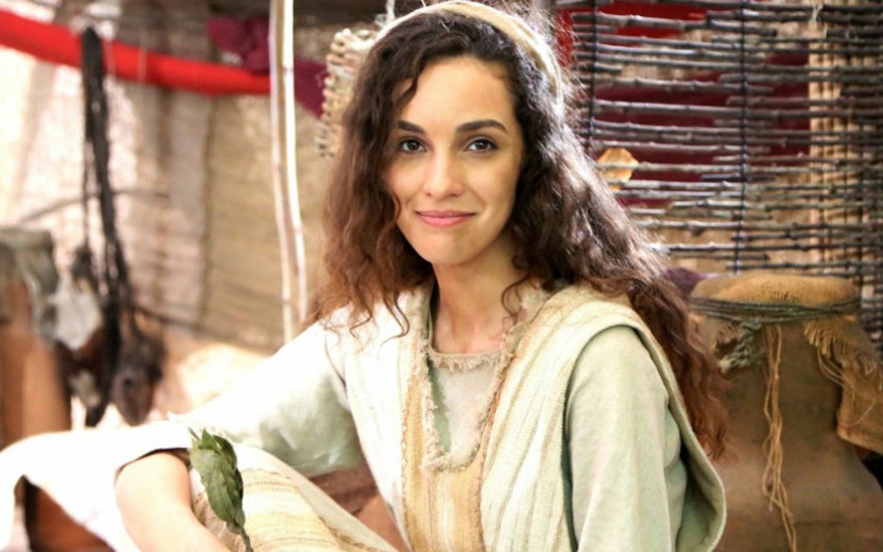 A atriz Bruna Pazinato caracterizada como a protagonista da minissérie Lia, na Record - Munir Chatack/RecordTV