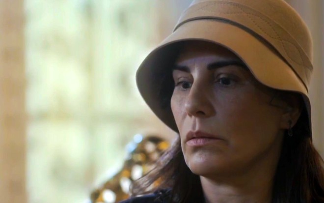 A atriz Gloria Pires caracterizada como a Lola de Éramos Seis