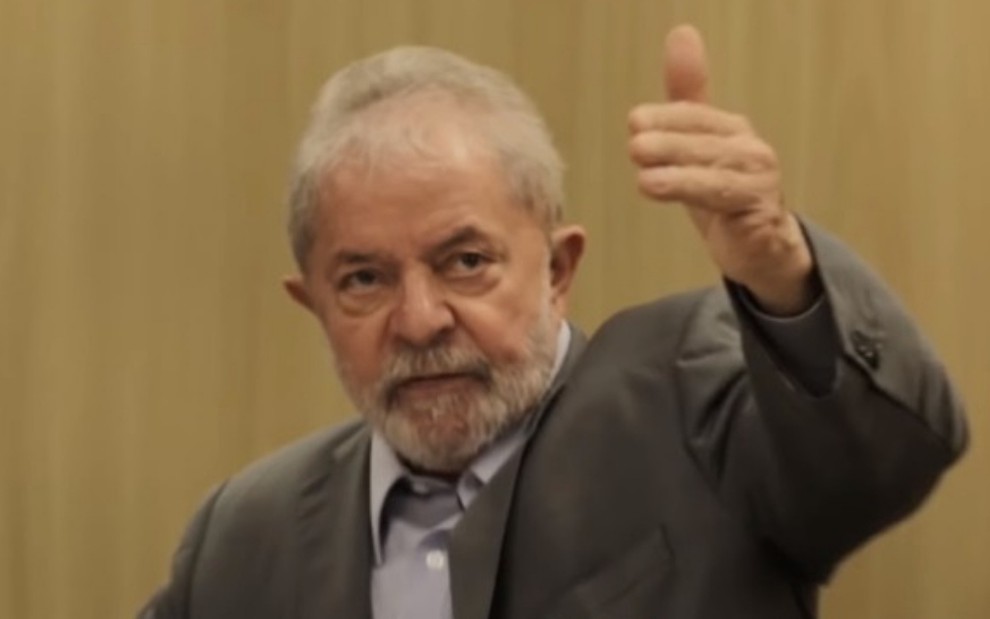 O ex-presidente Luiz Inácio Lula da SIlva em entrevista concedida na superintendência da Polícia Federal em Curitiba - REPRODUÇÃO/TV FOLHA