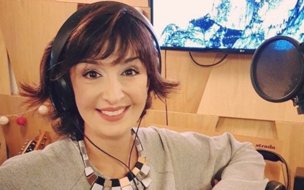 Mabel Cezar é a primeira mulher a ser contratada para ser voz padrão de uma emissora da TV aberta - DIVULGAÇÃO
