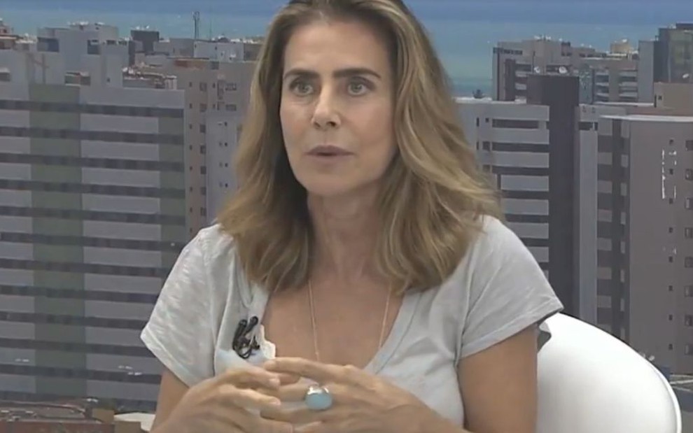 Maitê Proença em jornal alagoano, em maio; atriz foi vista em protesto pela Amazônia neste domingo (25) - REPRODUÇÃO/TV GLOBO