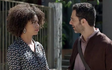 Ana Flávia Cavalcanti (Dóris) e Mouhamed Harfouch em cena da temporada Viva a Diferença - Reprodução/TV Globo