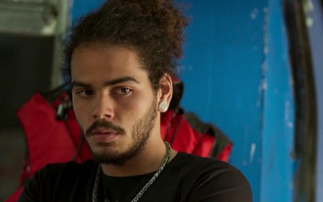 o ator Enzo Romani, que interpreta Pedro, em cena de Malhação, novelinha teen da Globo - Reprodução/TV Globo
