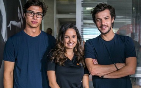 Francisco Vitti (Filipe), Amanda de Godoi (Nanda) e Jayme Matarazzo (Renato) em Malhação - Paulo Belote/TV Globo