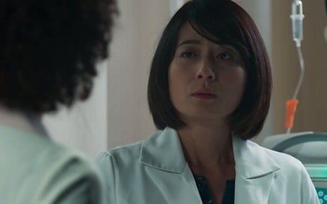 Mitsuko (Lina Agifu) procurará Nena (Roberta Santiago) em cena de Malhação, da Globo - Reprodução/TV Globo