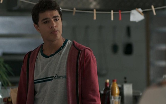Matheus Abreu (Tato) em cena de Malhação; personagem se surpreenderá com visita à amada - Reprodução/TV Globo
