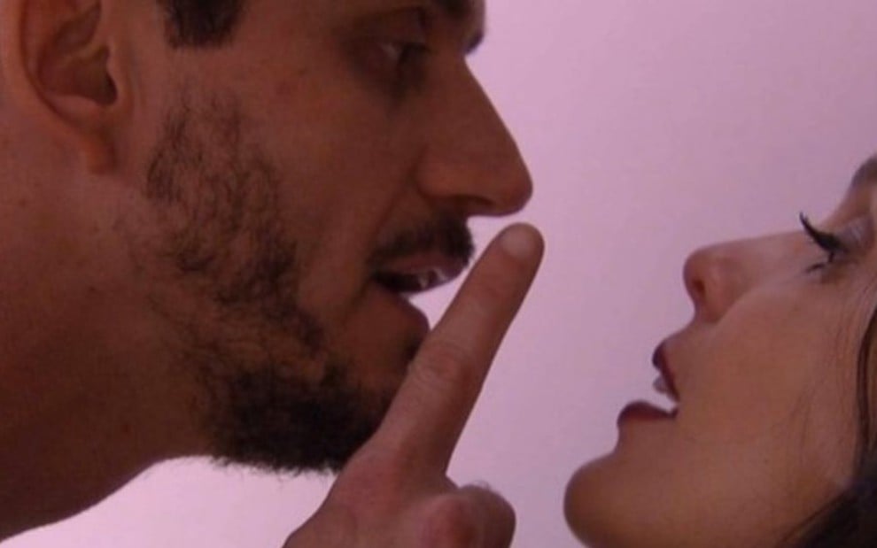 Imagem de Marcos Harter apontando o dedo no rosto de Emilly Araújo no BBB17