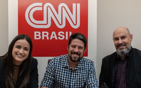 Mari Palma e Phelipe Siani, novos contratados da CNN Brasil, e o CEO do canal, Douglas Tavolaro - Divulgação/CNN Brasil