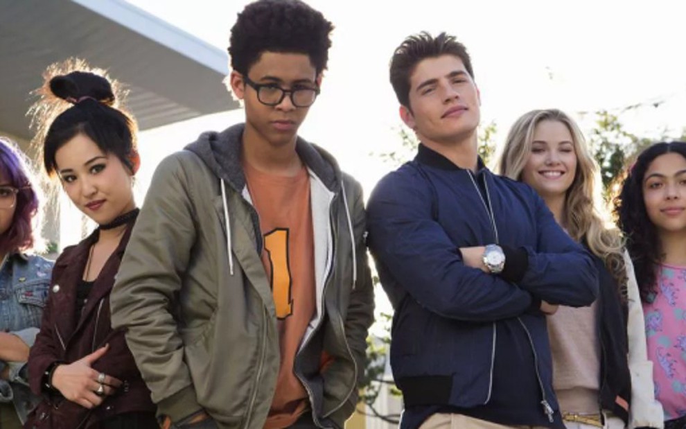 Os seis adolescentes que estrelam Fugitivos, da Marvel: mistério na série e nas gravações - Divulgação/Hulu