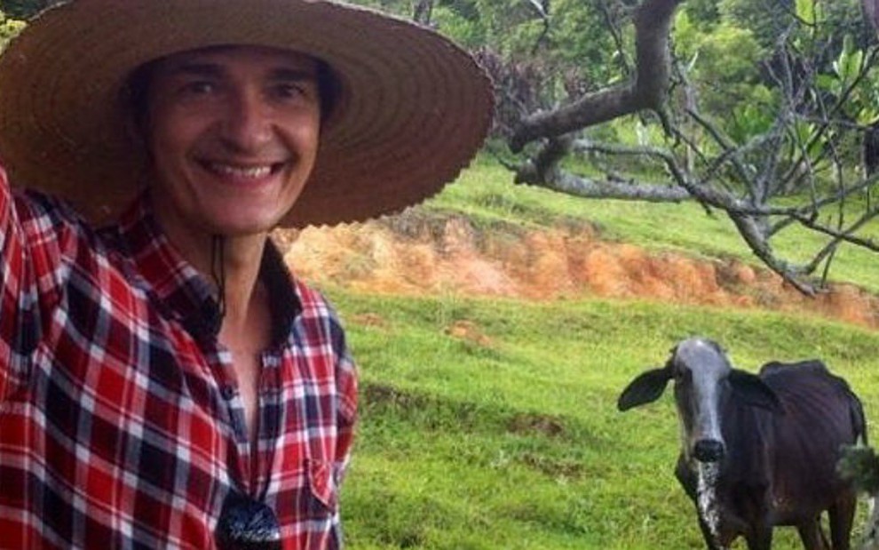 O ex-apresentador Max Fivelinha em seu sítio em Camanducaia, no interior de Minas Gerais - Divulgação