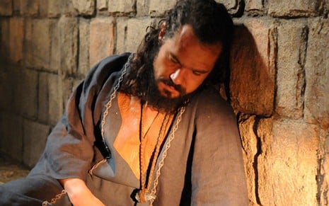O ator Gabriel Gracindo em cena como o personagem Melquias de A Terra Prometida - Munir Chatack/Record