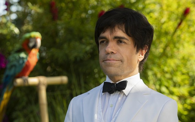 Peter Dinklage no papel do ator também anão Hervé Villechaize: sucesso, depressão e tragédia - Divulgação/HBO