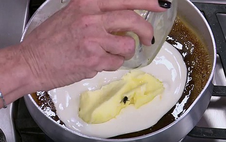 Ana Maria Braga adiciona manteiga com mosca em receita do Mais Você desta terça (12) - Reprodução/Globo