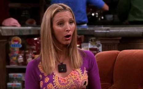 Lisa Kudrow em cena da comédia Friends, em que viveu a riponga Phoebe Buffay - Reprodução/NBC