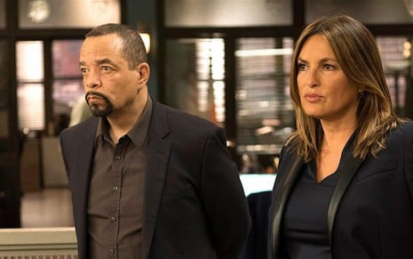 Ice-T e Mariska Hargitay em cena de Law & Order: Special Victims Unit, a série mais duradoura da TV - Divulgação/NBC