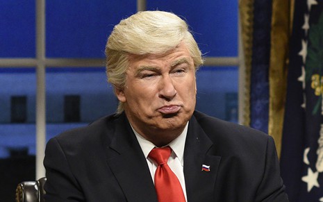 O ator Alec Baldwin em cena do humorístico Saturday Night Live, em que imita Donald Trump - Divulgação/NBC