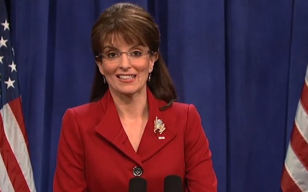 Tina Fey imita a ex-governadora do Alasca Sarah Palin em um esquete do Saturday Night Live - Reprodução/NBC