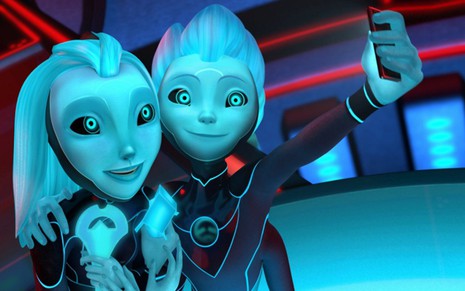 Os personagens Aja e Krel tiram selfie em cena de Os 3 Lá Embaixo, nova animação da Netflix - Fotos: Divulgação/Netflix