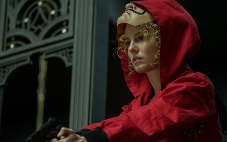 A atriz Esther Acebo, a Estocolmo, em cena de La Casa de Papel, série fenômeno da Netflix