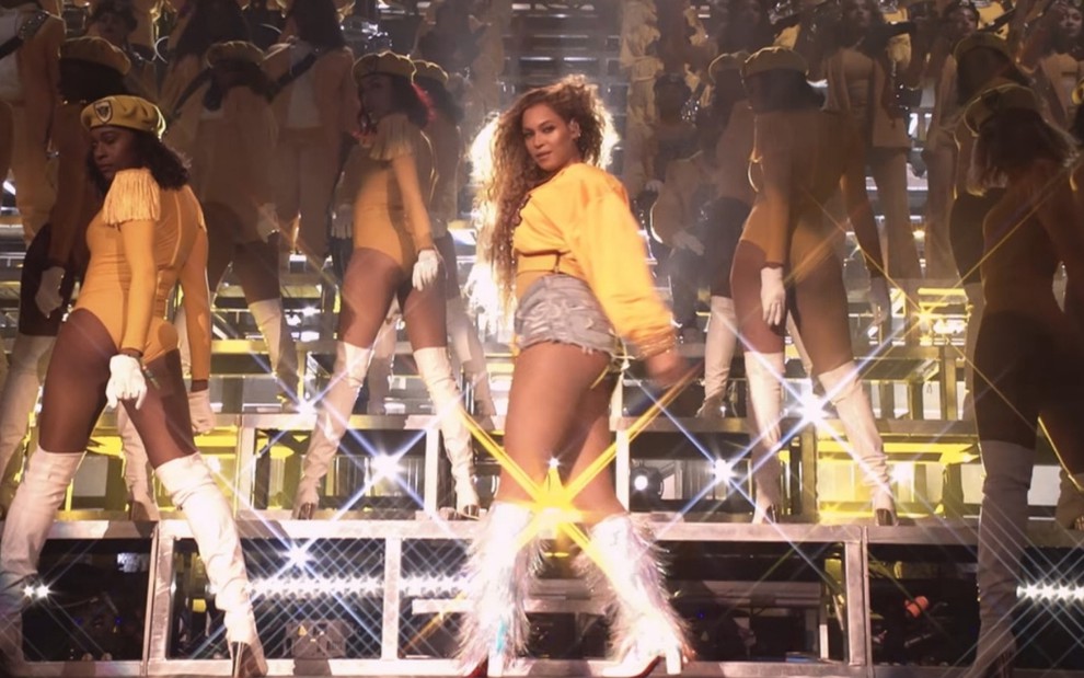 Beyoncé dançando no Coachella, apresentação que deu origem ao documentário Homecoming, da Netflix - REPRODUÇÃO/ NETFLIX