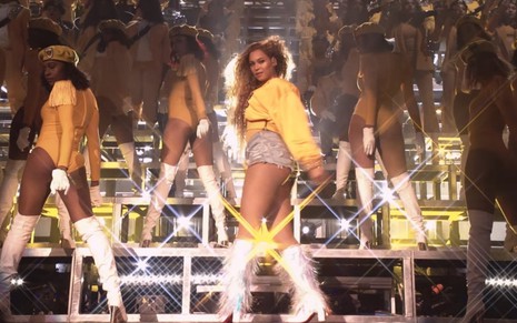 Beyoncé dançando no Coachella, apresentação que deu origem ao documentário Homecoming, da Netflix - REPRODUÇÃO/ NETFLIX