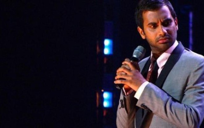 O ator Aziz Ansari, cuja comédia, Burried Alive, estará disponível no Netflix a partir de novembro - Divulgação