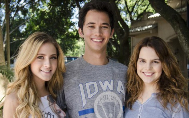 Sofia (Hanna Romanazzi), Ben (Gabriel Facão) e Anita (Bianca Salgueiro), personagens de Malhação - Raphael Dias/TV Globo