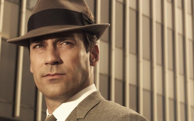 O ator Joe Hamm interpreta o publicitário Don Draper na série Mad Men, ambientalizada na década de 60 - Divulgação/AMC