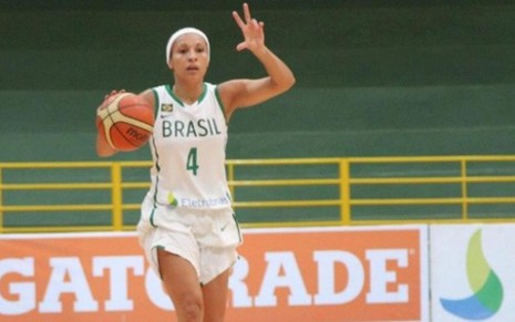 A armadora Adrianinha é a líder da seleção brasileira, que busca o título da Copa América, realizada no México - Divulgação