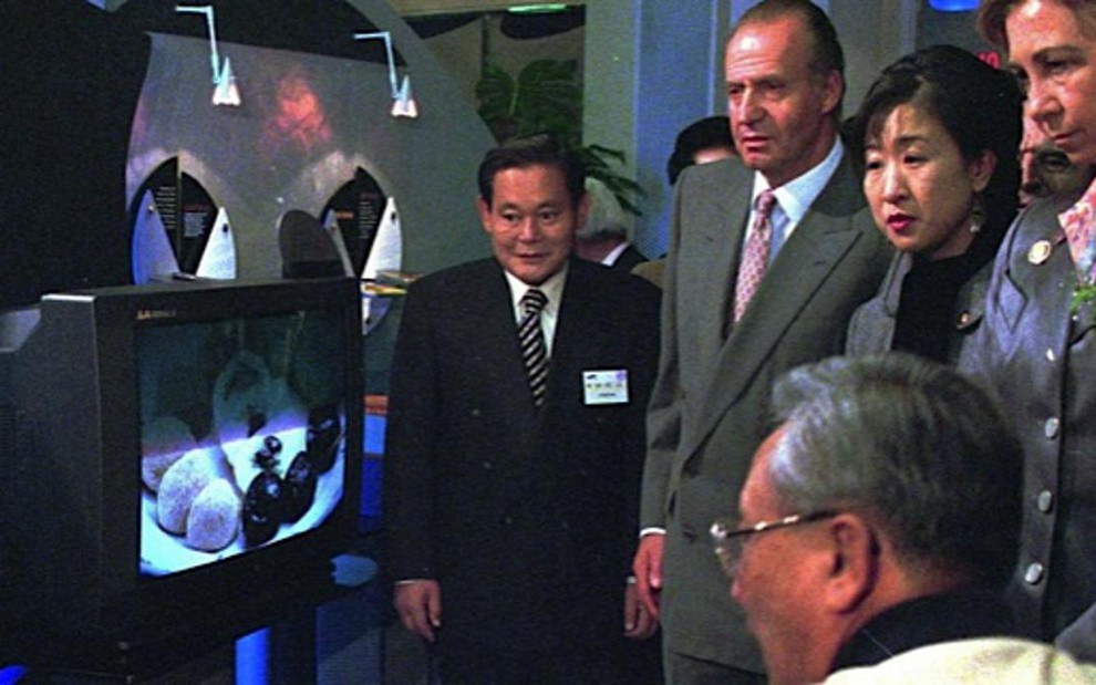 Demonstração de TV digital pela fabricante coreana Samsung no final dos anos 1990 - Reprodução