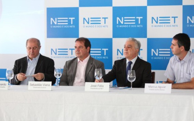 O ministro Paulo Bernardo, o governador Sebastião Viana,  José Félix (Net) e o prefeito Marcus Aguiar - Divulgação/Net