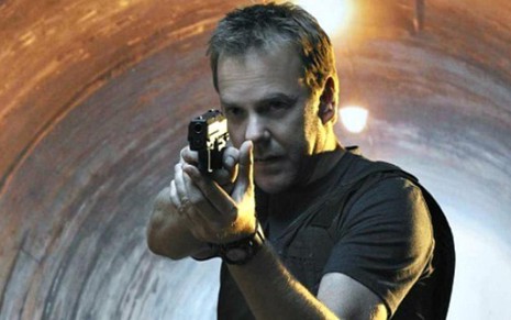 Kiefer Sutherland como o agente anti-terrorista Jack Bauer, na série 24 Horas, que ganha continuação em 2014 - Reprodução/Fox