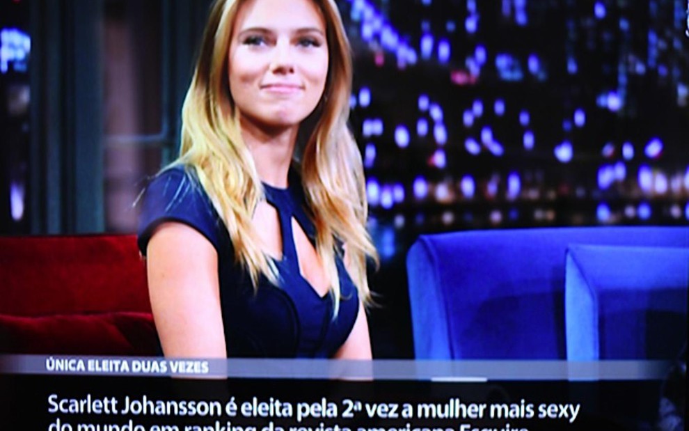 A atriz Scarlett Johansson em imagem veiculada nesta terça pelo canal 32 de São Paulo, antiga MTV - Reprodução