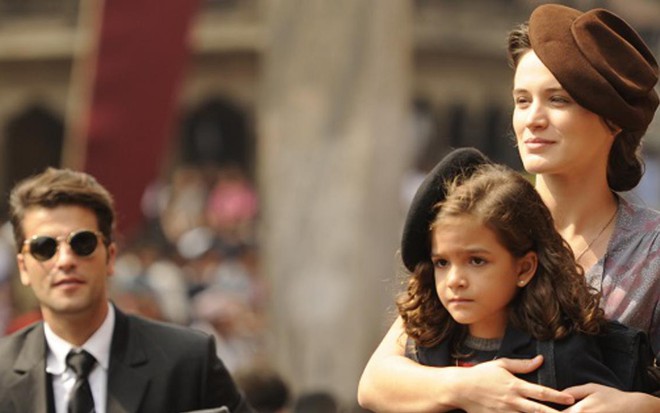 Franz Hauser (Bruno Gagliasso), Pérola (Mel Maia) e Amélia (Bianca Bin), de Joia Rara, da Globo - Renato Rocha Miranda/TV Globo