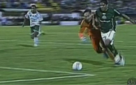Lance do jogo Icasa e Palmeiras, da Série B, transmitida pelo Sportv na terça (15)  e reproduzida pelo SBT - Reprodução/SBT