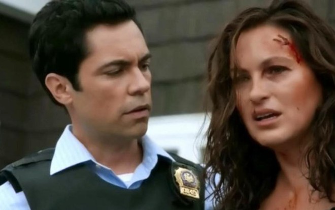 Danny Pino e Mariska Hargitay em cena do primeiro episódio da 15ª temporada de Law & Order: SVU - Reprodução/NBC