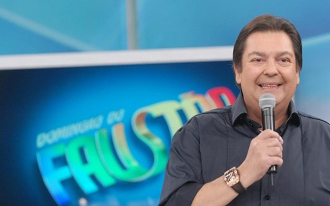 O apresentador Fausto Silva, que perdeu 11,5% de audiência no primeiro domingo com horário de verão - Zé Paulo Cardeal/TV Globo