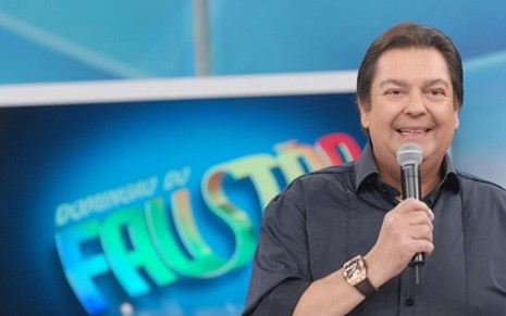 O apresentador Fausto Silva, que perdeu 11,5% de audiência no primeiro domingo com horário de verão - Zé Paulo Cardeal/TV Globo