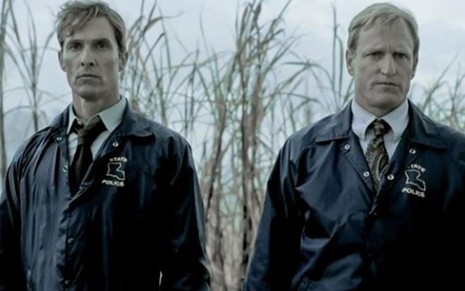 Os atores Matthew McConaughey e Woody Harrelson, protagonistas de True Detective, nova série da HBO - Reprodução/HBO