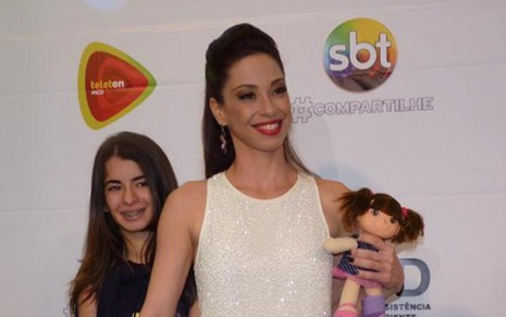 A apresentadora do SBT Notícias, Neila Medeiros, ao lado da filha, Júlia, no Teleton 2013 - Paulo Pacheco/NTV
