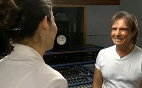 O cantor Roberto Carlos em entrevista a Renata Vasconcelos para o Fantástico, da Globo - Reprodução da TV/Globo