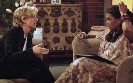 Ellen DeGeneres assume sua homessexualidade em sessão de terapia com Oprah Winfrey em Ellen (1997) - Reprodução/ABC